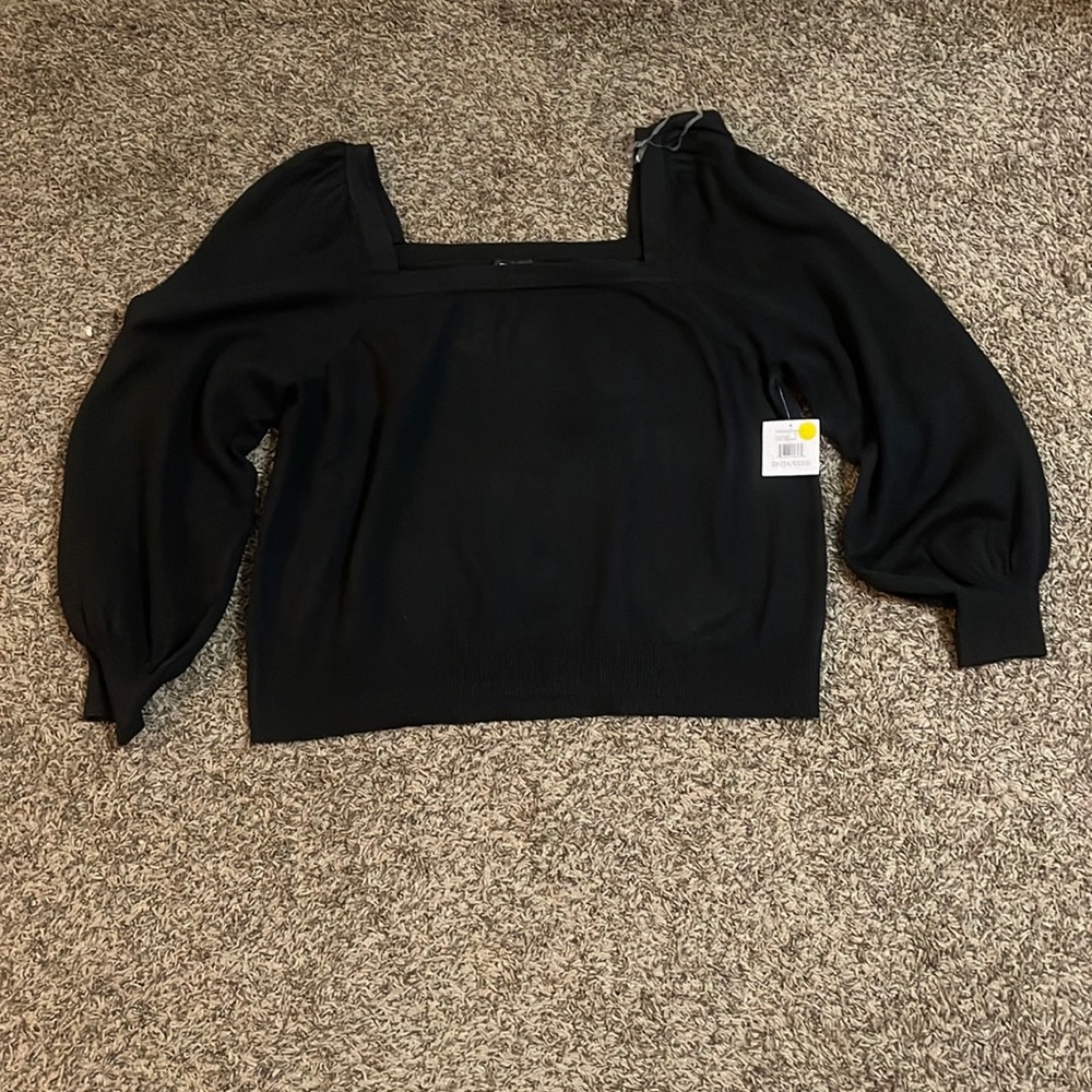 (t) Ella Sweater